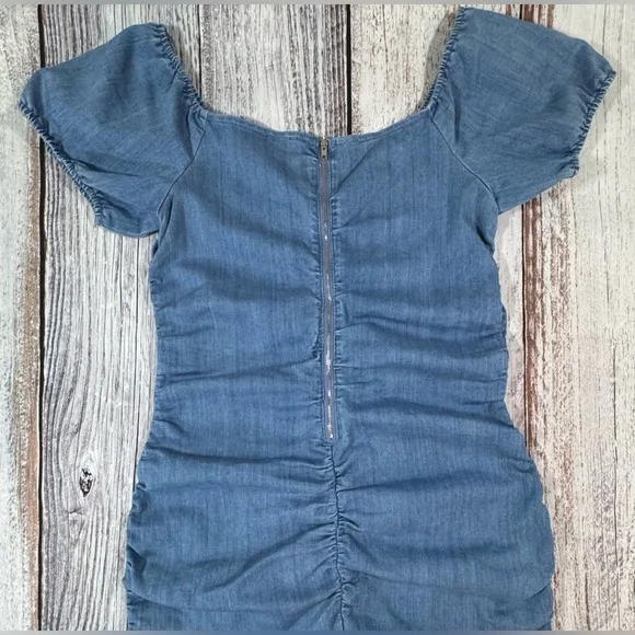 Iris Rouched Stretchy Med Blue Denim Dress On or Off Shoulder Size Large - Picture 2 of 9